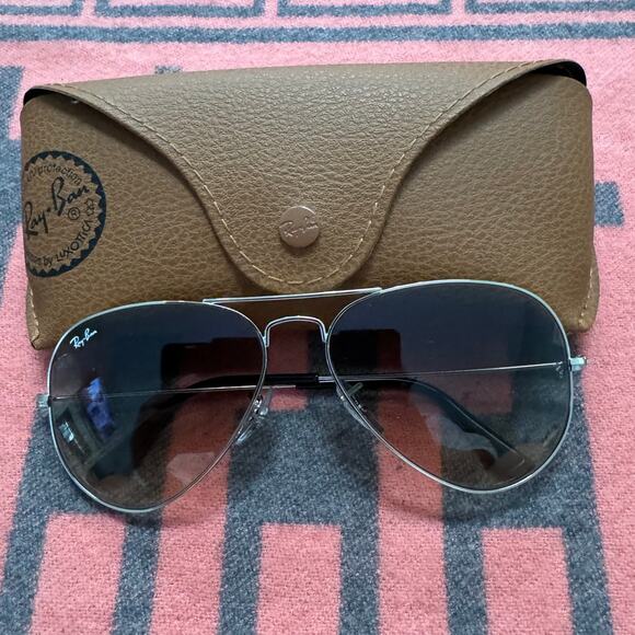 Ray Ban Other - Ray Ban AVIATOR GRADIENT Sunglases